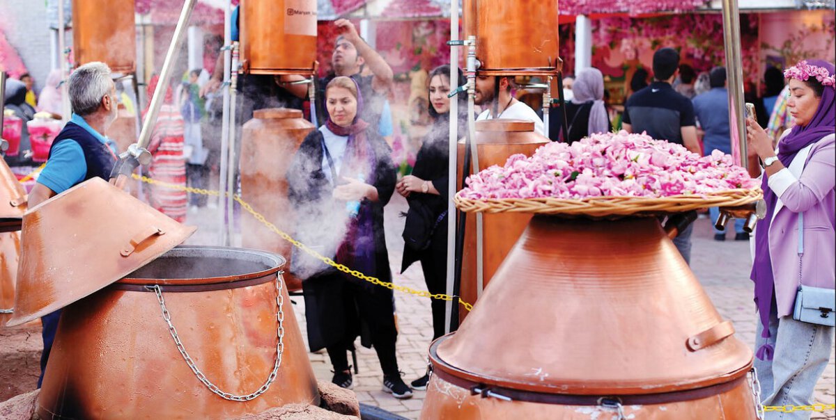Rosenwasserfest: ein Fest der Tradition und Kultur in Teheran